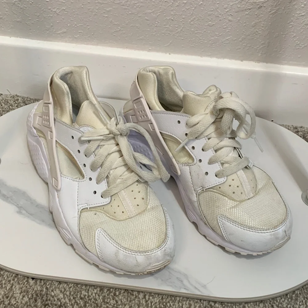 Nike Huaraches White‎ and Cream Shoes
